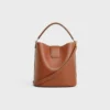 Bolso Louise mediano tipo cubo en piel de becerro lisa