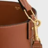 Bolso Louise mediano tipo cubo en piel de becerro lisa