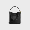 Bolso Louise mediano tipo cubo en piel de becerro lisa