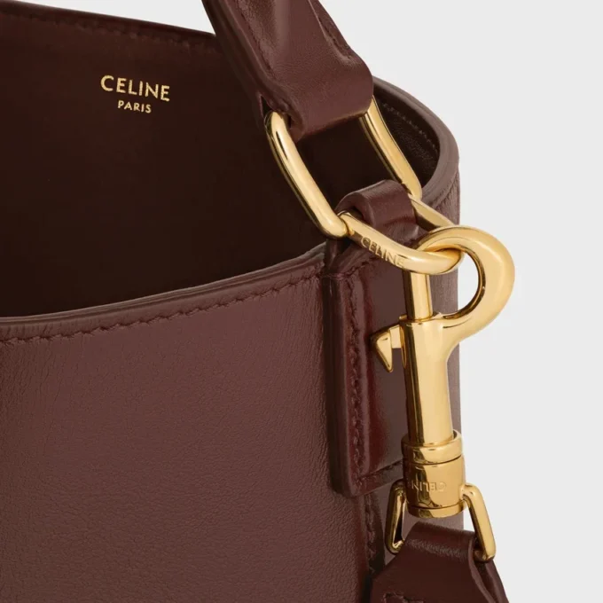 Bolso Louise mediano tipo cubo en piel de becerro lisa