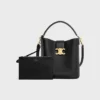 Bolso Louise mediano tipo cubo en piel de becerro lisa