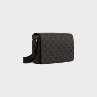 Bolso mensajero con solapa en Triomphe Canvas y piel de becerro