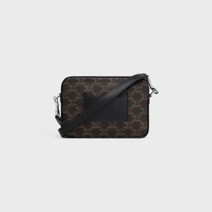 Bolso mensajero pequeño en Triomphe Canvas y piel de becerro Bolso mensajero pequeño en Triomphe Canvas y piel de becerro