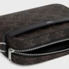 Bolso mensajero pequeño en Triomphe Canvas y piel de becerro Bolso mensajero pequeño en Triomphe Canvas y piel de becerro