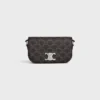 Bolso pequeño de bandolera Triomphe en Triomphe Canvas y piel de becerro Bolso pequeño de bandolera Triomphe en Triomphe Canvas y piel de becerro