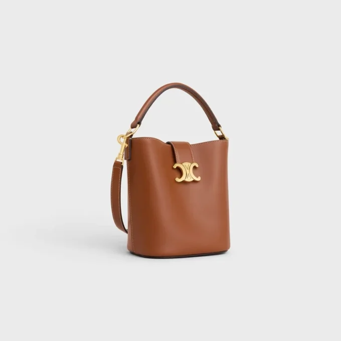 Bolso pequeño Louise de piel de becerro lisa Bolso pequeño Louise de piel de becerro lisa