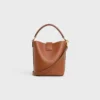 Bolso pequeño Louise de piel de becerro lisa Bolso pequeño Louise de piel de becerro lisa