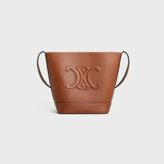 Bolso pequeño tipo cubo Cuir Triomphe en piel de becerro lisa
