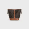 Bolso pequeño tipo cubo en Triomphe Canvas y piel de becerro Bolso pequeño tipo cubo en Triomphe Canvas y piel de becerro