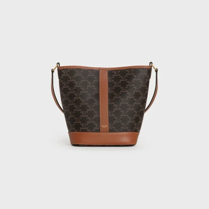 Bolso pequeño tipo cubo en Triomphe Canvas y piel de becerro Bolso pequeño tipo cubo en Triomphe Canvas y piel de becerro