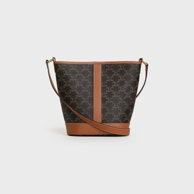 Bolso pequeño tipo cubo en Triomphe Canvas y piel de becerro Bolso pequeño tipo cubo en Triomphe Canvas y piel de becerro