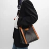 Bolso pequeño tipo cubo en Triomphe Canvas y piel de becerro natural Bolso pequeño tipo cubo en Triomphe Canvas y piel de becerro natural