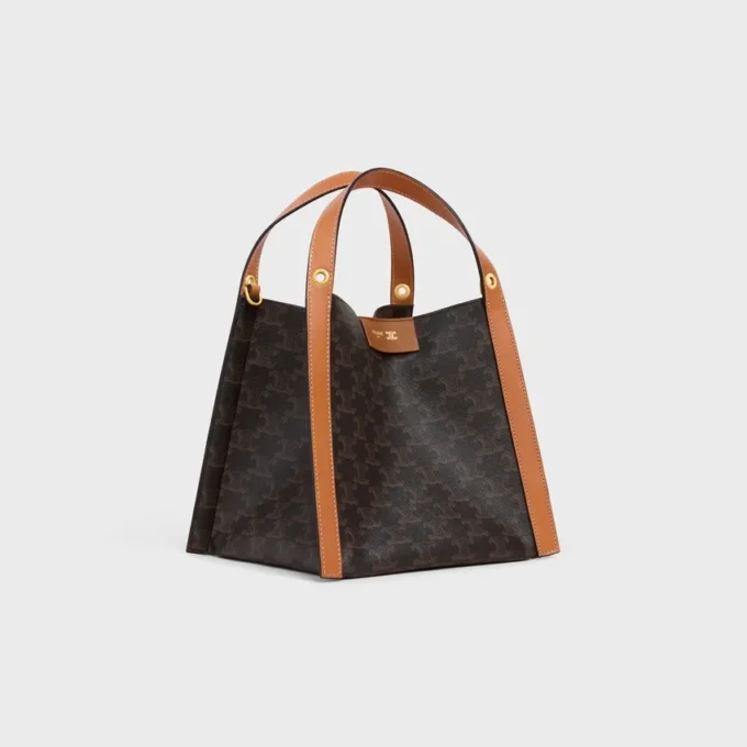 Bolso pequeño tipo cubo en Triomphe Canvas y piel de becerro natural Bolso pequeño tipo cubo en Triomphe Canvas y piel de becerro natural