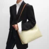 Bolso shopper blando en Triomphe Canvas y piel de becerro Bolso shopper blando en Triomphe Canvas y piel de becerro