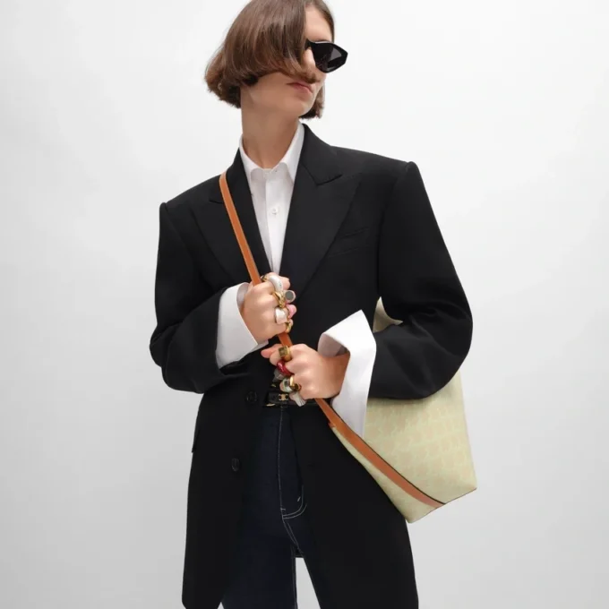 Bolso shopper blando en Triomphe Canvas y piel de becerro Bolso shopper blando en Triomphe Canvas y piel de becerro