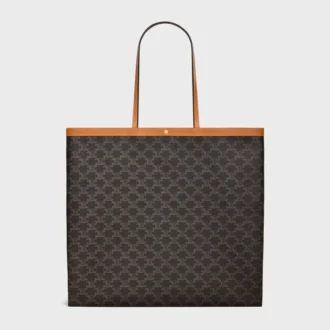 Bolso shopper grande y plano en Triomphe Canvas Bolso shopper grande y plano en Triomphe Canvas