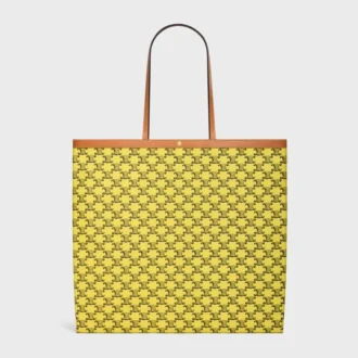 Bolso shopper grande y plano en Triomphe Canvas Bolso shopper grande y plano en Triomphe Canvas