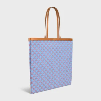 Bolso shopper grande y plano en Triomphe Canvas Bolso shopper grande y plano en Triomphe Canvas