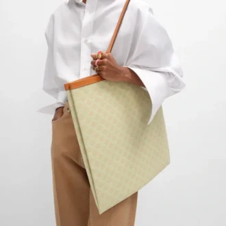 Bolso shopper grande y plano en Triomphe Canvas