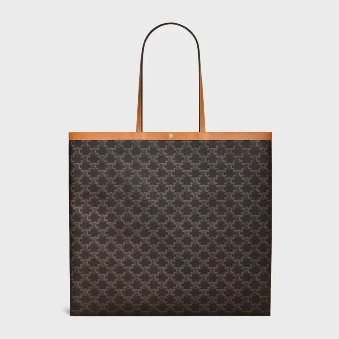 Bolso shopper grande y plano en Triomphe Canvas