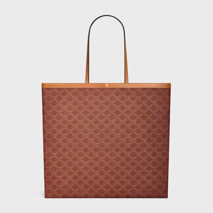 Bolso shopper grande y plano en Triomphe Canvas Bolso shopper grande y plano en Triomphe Canvas