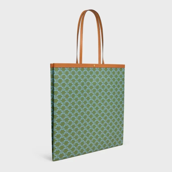 Bolso shopper grande y plano en Triomphe Canvas Bolso shopper grande y plano en Triomphe Canvas