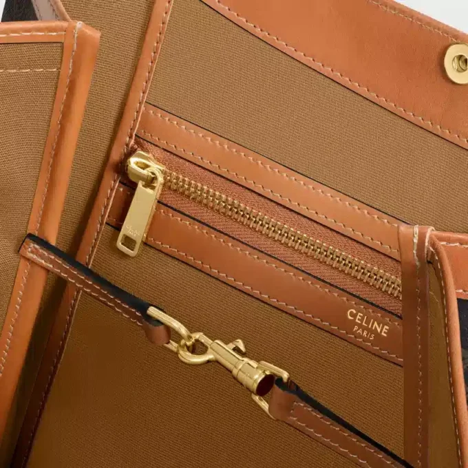 Bolso shopper plano mediano en Triomphe Canvas