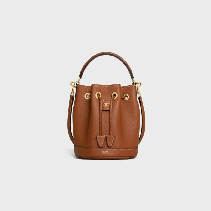 Bolso Teen Clara en piel de becerro granulada y flexible Bolso Teen Clara en piel de becerro granulada y flexible