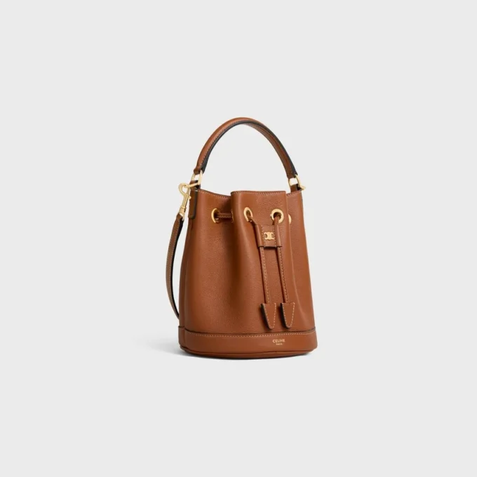 Bolso Teen Clara en piel de becerro granulada y flexible Bolso Teen Clara en piel de becerro granulada y flexible
