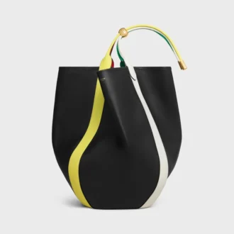 Bolso tipo cubo grande en piel de becerro lisa