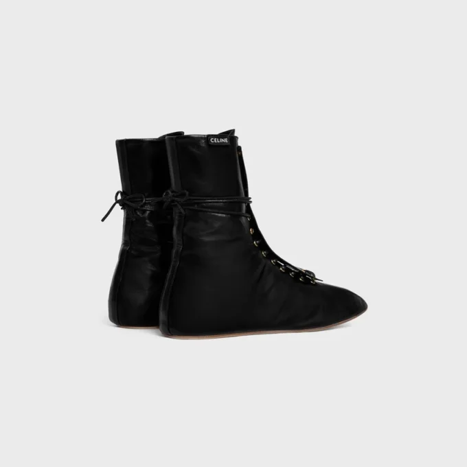 Bota alta de ballet con cordones en piel de cordero Bota alta de ballet con cordones en piel de cordero