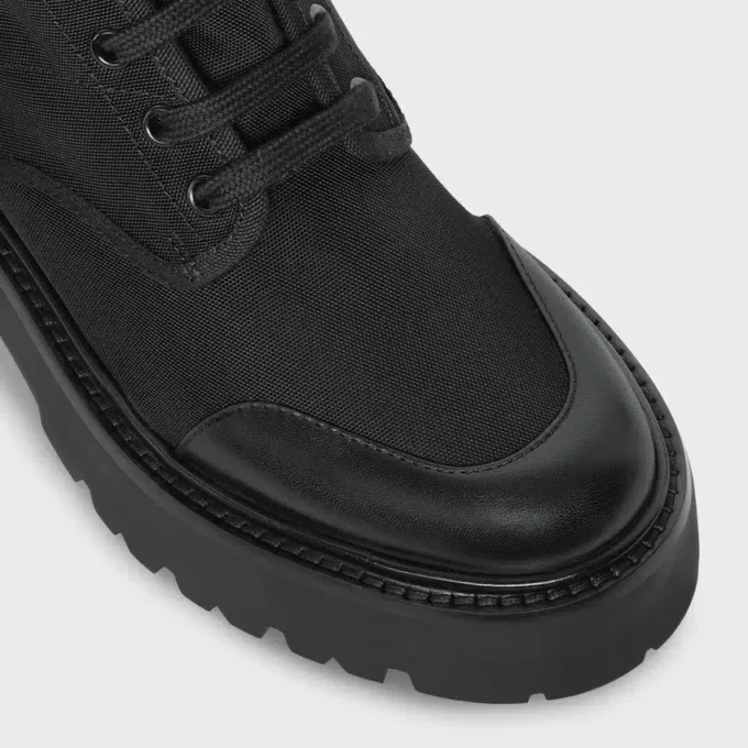 Bota gruesa con cordones de CELINE en nailon y piel de toro brillante Bota gruesa con cordones de CELINE en nailon y piel de toro brillante