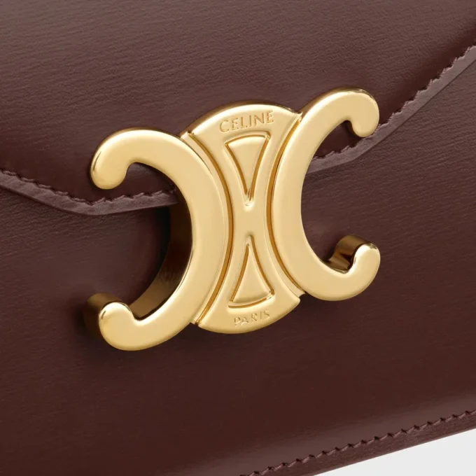 Cartera con cadena Margo en piel de becerro brillante Cartera con cadena Margo en piel de becerro brillante