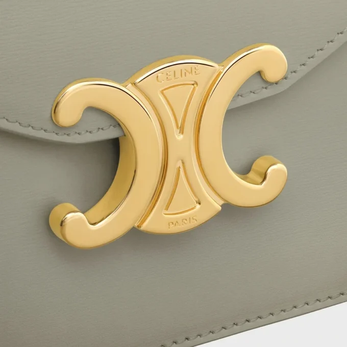 Cartera con cadena Margo en piel de becerro brillante Cartera con cadena Margo en piel de becerro brillante