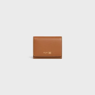 Cartera fina con estampado Triomphe en piel de becerro granulada y flexible