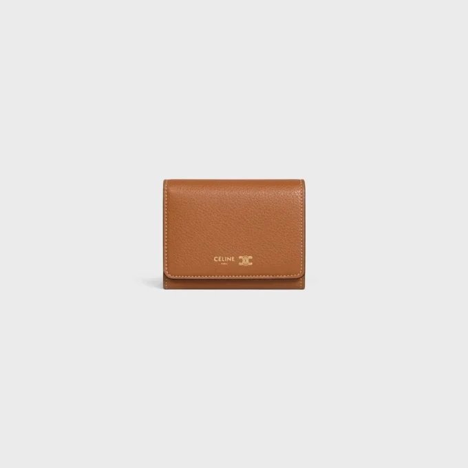Cartera fina con estampado Triomphe en piel de becerro granulada y flexible Cartera fina con estampado Triomphe en piel de becerro granulada y flexible