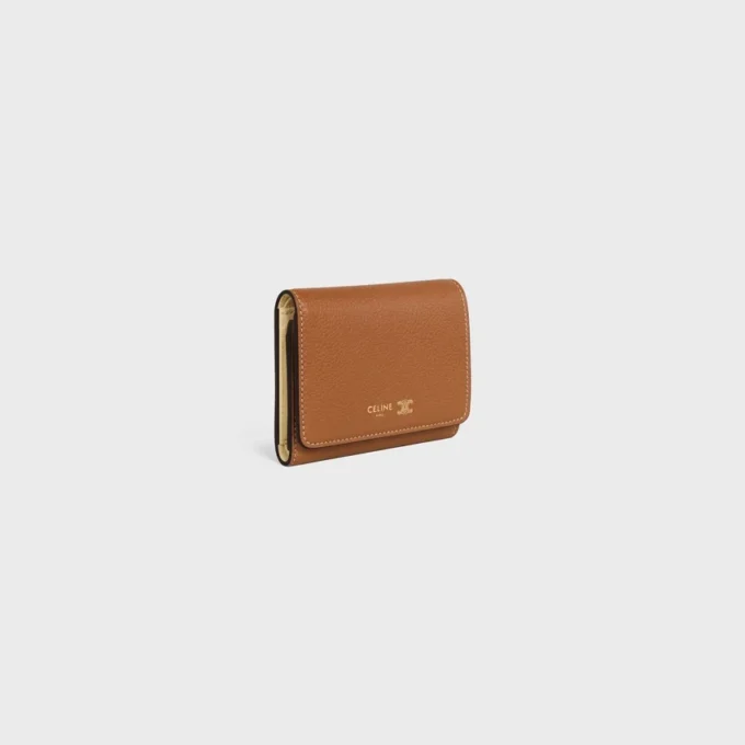 Cartera fina con estampado Triomphe en piel de becerro granulada y flexible Cartera fina con estampado Triomphe en piel de becerro granulada y flexible