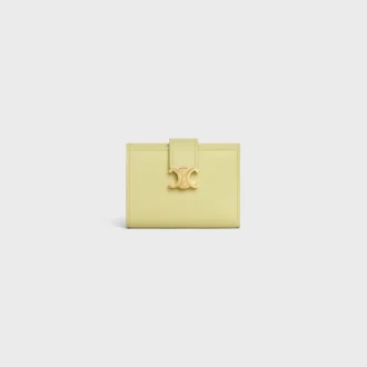 Cartera Nino con correa fina en piel de becerro granulada flexible Cartera Nino con correa fina en piel de becerro granulada flexible