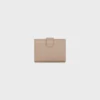 Cartera Nino con correa fina en piel de becerro granulada flexible
