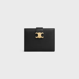 Cartera Nino de correa mediana en piel de becerro granulada flexible Cartera Nino de correa mediana en piel de becerro granulada flexible