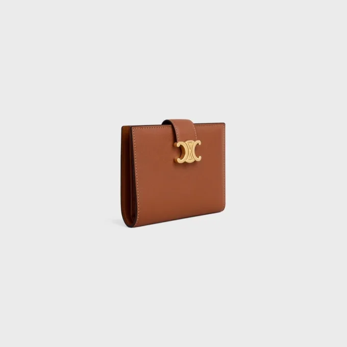 Cartera Nino de correa mediana en piel de becerro granulada flexible Cartera Nino de correa mediana en piel de becerro granulada flexible