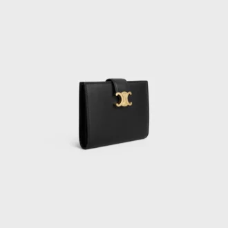 Cartera Nino de correa mediana en piel de becerro granulada flexible Cartera Nino de correa mediana en piel de becerro granulada flexible