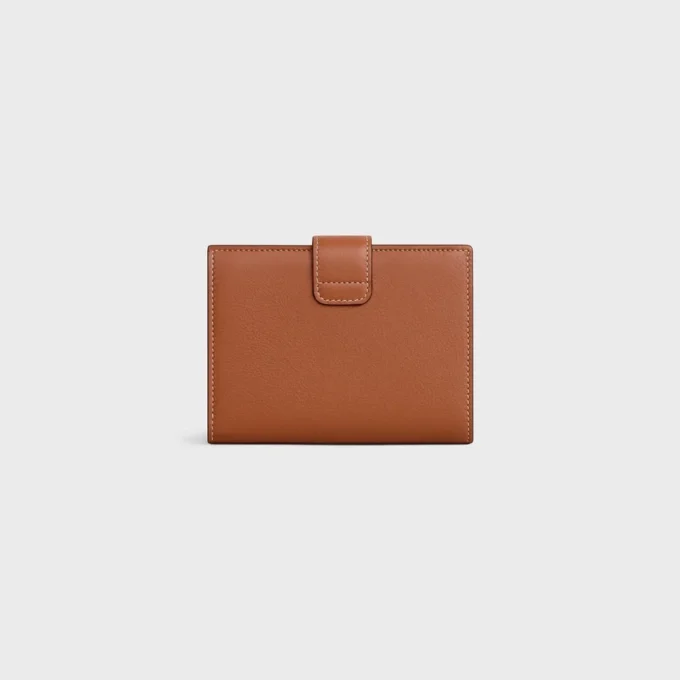 Cartera Nino de correa mediana en piel de becerro granulada flexible Cartera Nino de correa mediana en piel de becerro granulada flexible