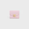 Cartera pequeña con solapa Triomphe en piel de becerro brillante Cartera pequeña con solapa Triomphe en piel de becerro brillante
