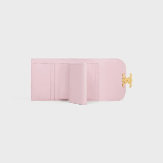 Cartera pequeña con solapa Triomphe en piel de becerro brillante Cartera pequeña con solapa Triomphe en piel de becerro brillante
