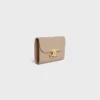 Cartera pequeña con solapa Triomphe en piel de becerro brillante Cartera pequeña con solapa Triomphe en piel de becerro brillante