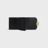 Cartera pequeña con solapa Triomphe en piel de becerro brillante Cartera pequeña con solapa Triomphe en piel de becerro brillante
