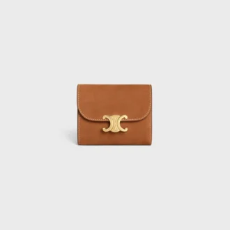 Cartera pequeña con solapa Triomphe en piel de becerro nobuk Cartera pequeña con solapa Triomphe en piel de becerro nobuk