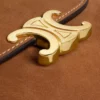 Cartera pequeña con solapa Triomphe en piel de becerro nobuk Cartera pequeña con solapa Triomphe en piel de becerro nobuk
