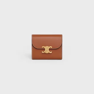 Cartera pequeña con solapa Triomphe en piel de cordero lisa brillante